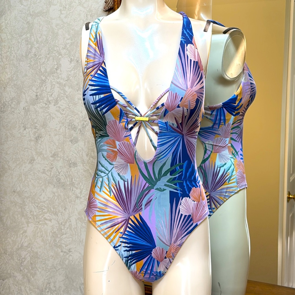 NWOT BECCA Floral Women’s One Piece Swimsuit. Size L. Various colors.